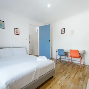 Great In Stepney Station - 12 Londyn